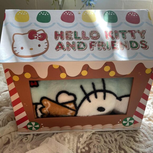 Hello Kitty Gingerbread house plush throw - Picture 1 of 3